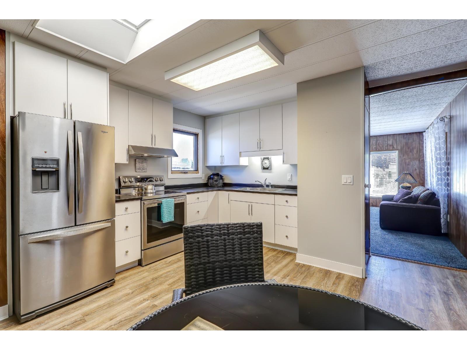 Photo 15 of 43 15875 20 Avenue, Surrey BC