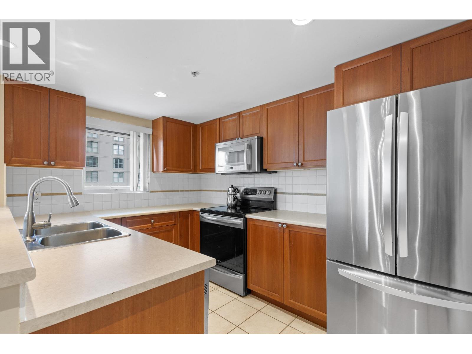 Photo 6 of 903 235 Guildford Way, Port Moody BC