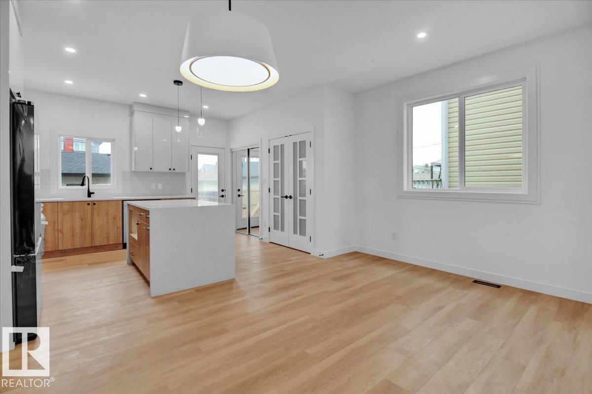 Photo 1 of 11126 132 St Nw, Edmonton AB