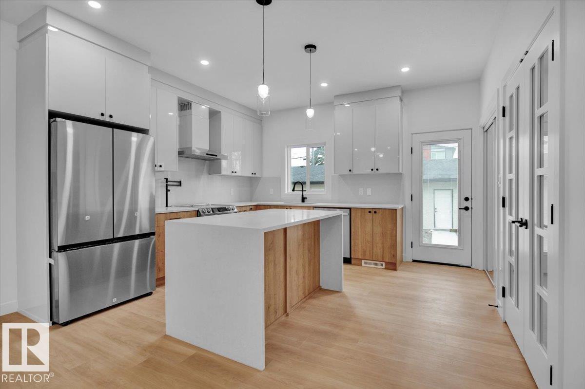 Photo 3 of 11126 132 St Nw, Edmonton AB