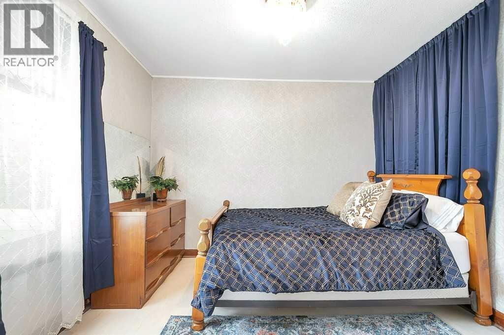 Photo 33 of 5037 48 Street, Sylvan Lake AB