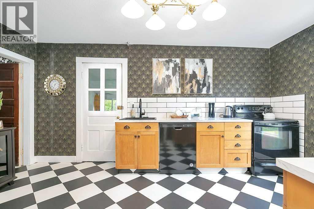 Photo 3 of 5037 48 Street, Sylvan Lake AB
