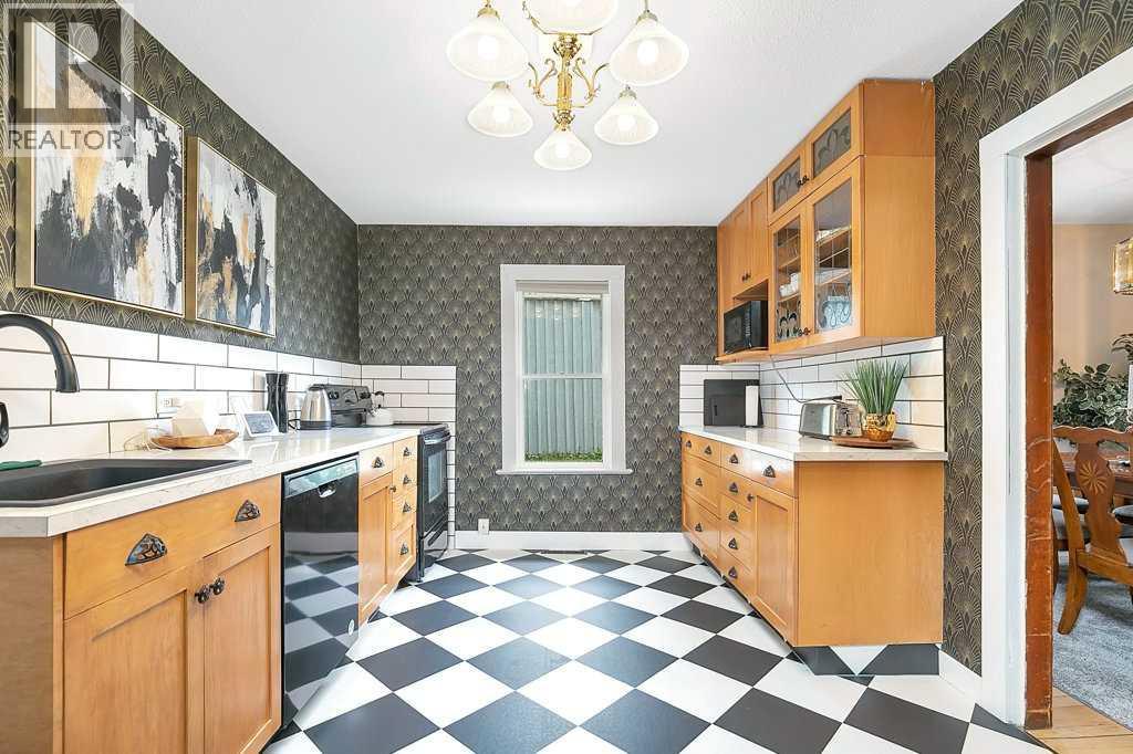 Photo 38 of 5037 48 Street, Sylvan Lake AB