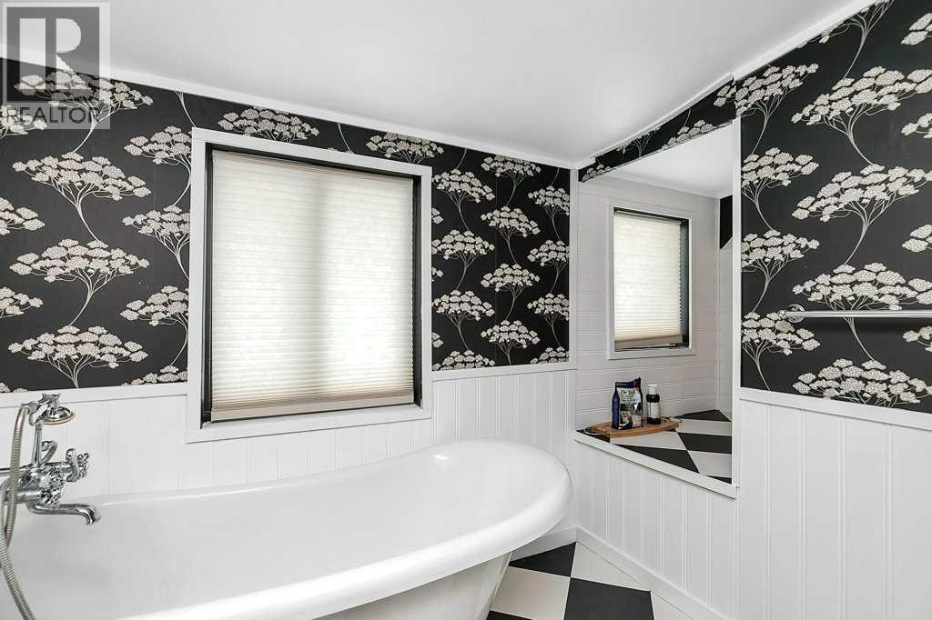 Photo 17 of 5037 48 Street, Sylvan Lake AB