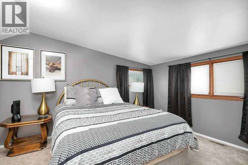 Photo 4 of 5037 48 Street, Sylvan Lake AB