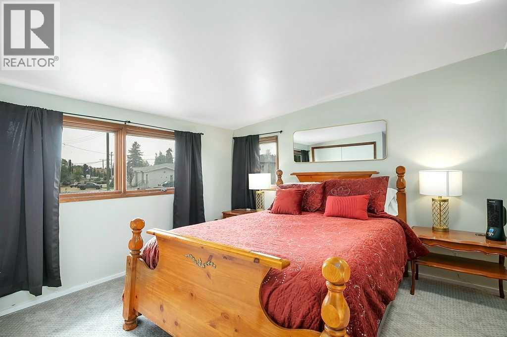Photo 9 of 5037 48 Street, Sylvan Lake AB