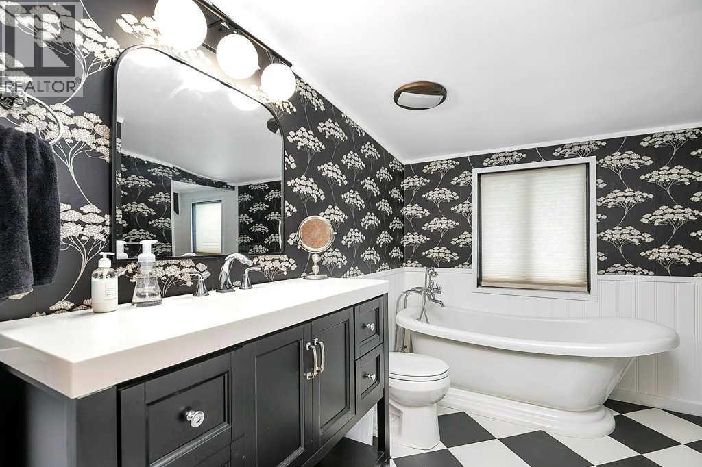 Photo 5 of 5037 48 Street, Sylvan Lake AB