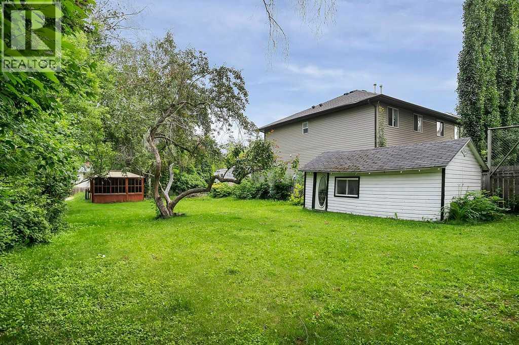 Photo 20 of 5037 48 Street, Sylvan Lake AB