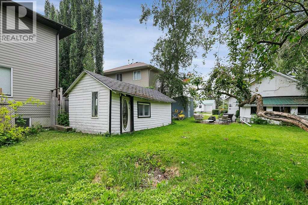 Photo 8 of 5037 48 Street, Sylvan Lake AB