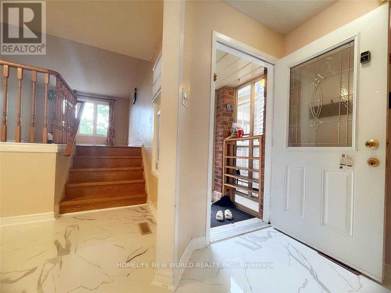 Photo 2 of 94 Seamist Crescent, Toronto ON