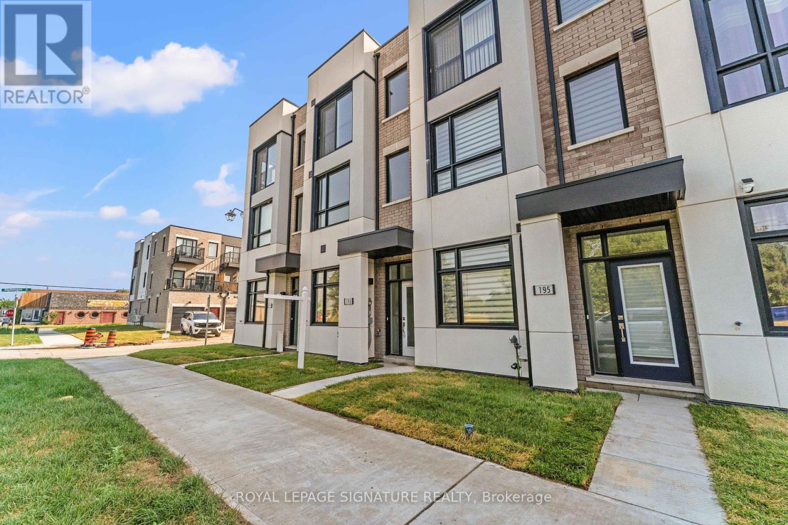 Photo 4 of 193 Monarch Avenue, Ajax ON