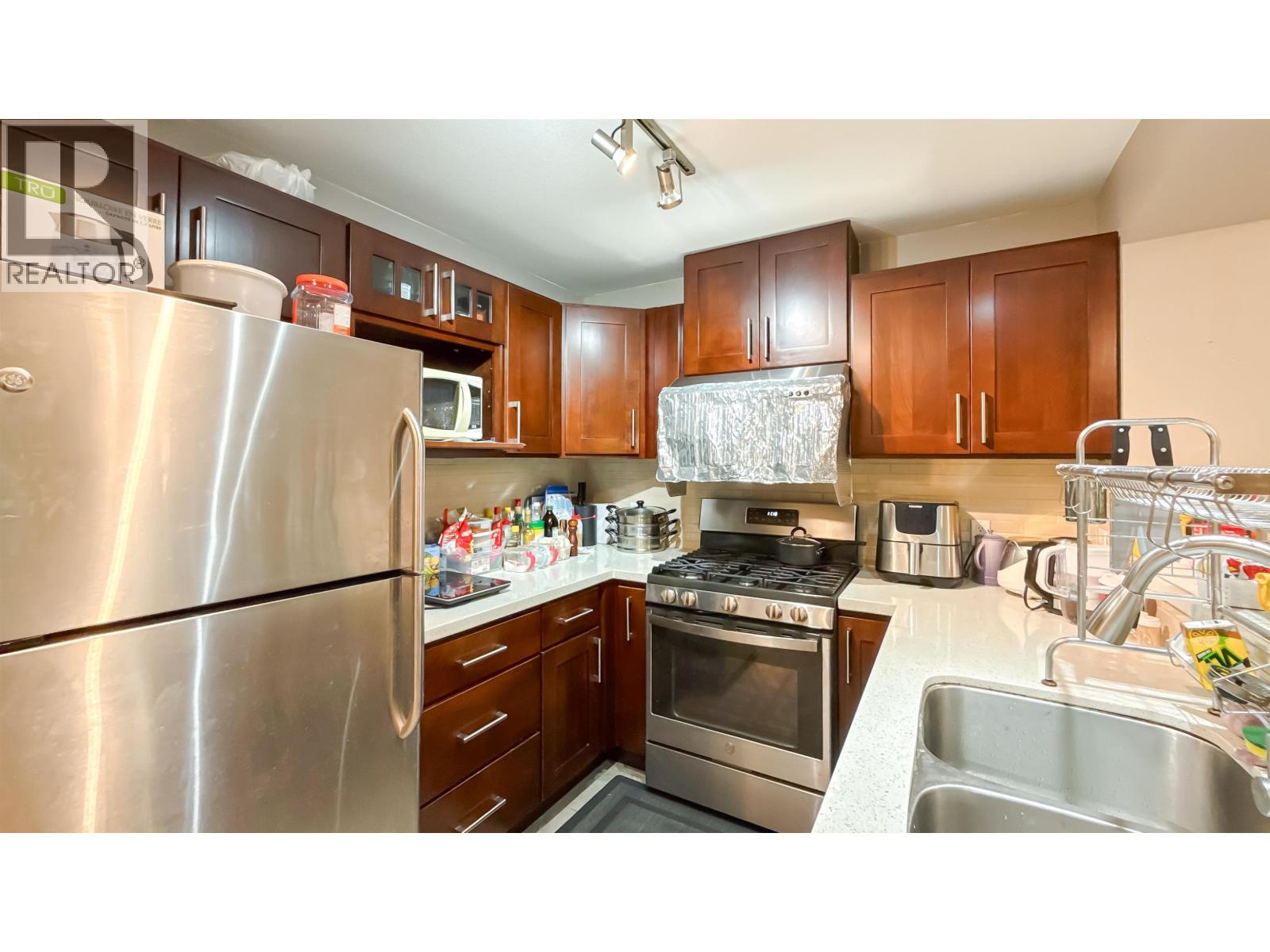 Photo 4 of 206 9098 Halston Court, Burnaby BC
