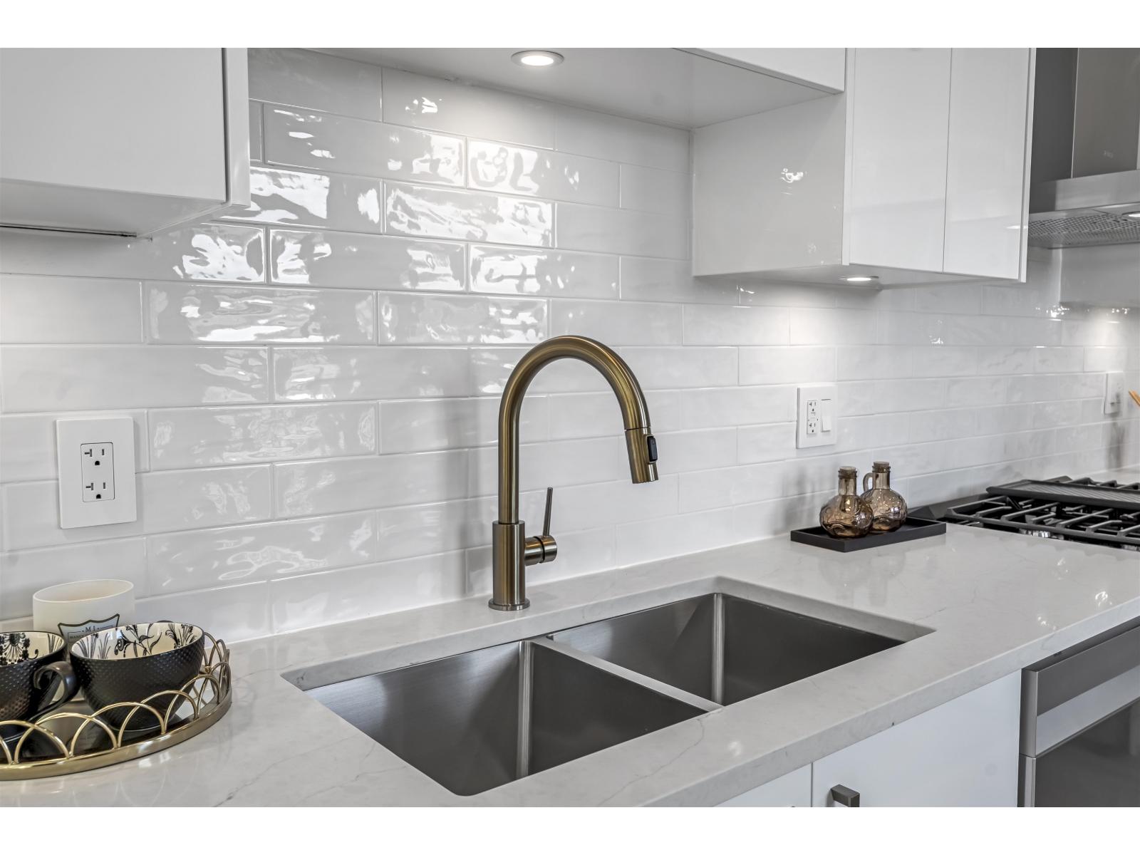 Photo 8 of 42 6162 138 Street, Surrey BC