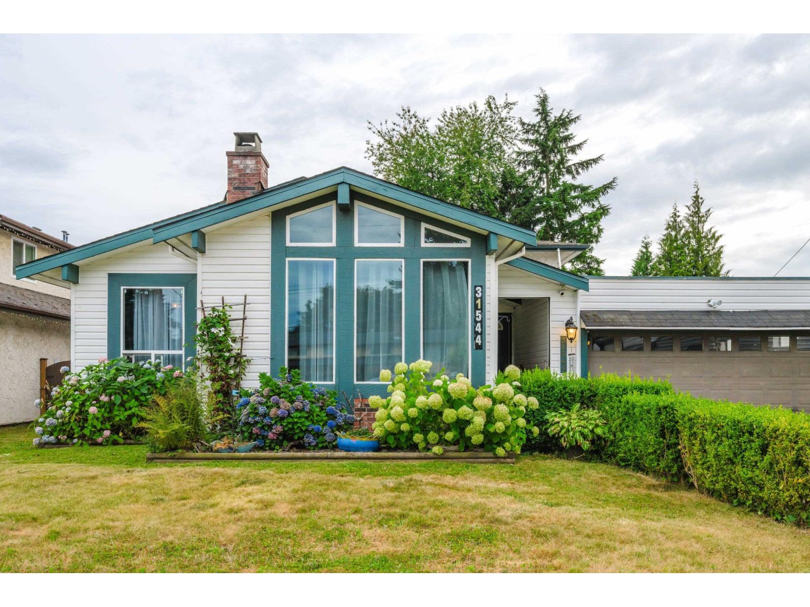 Photo 1 of 31544 Sunnyside Crescent, Abbotsford BC