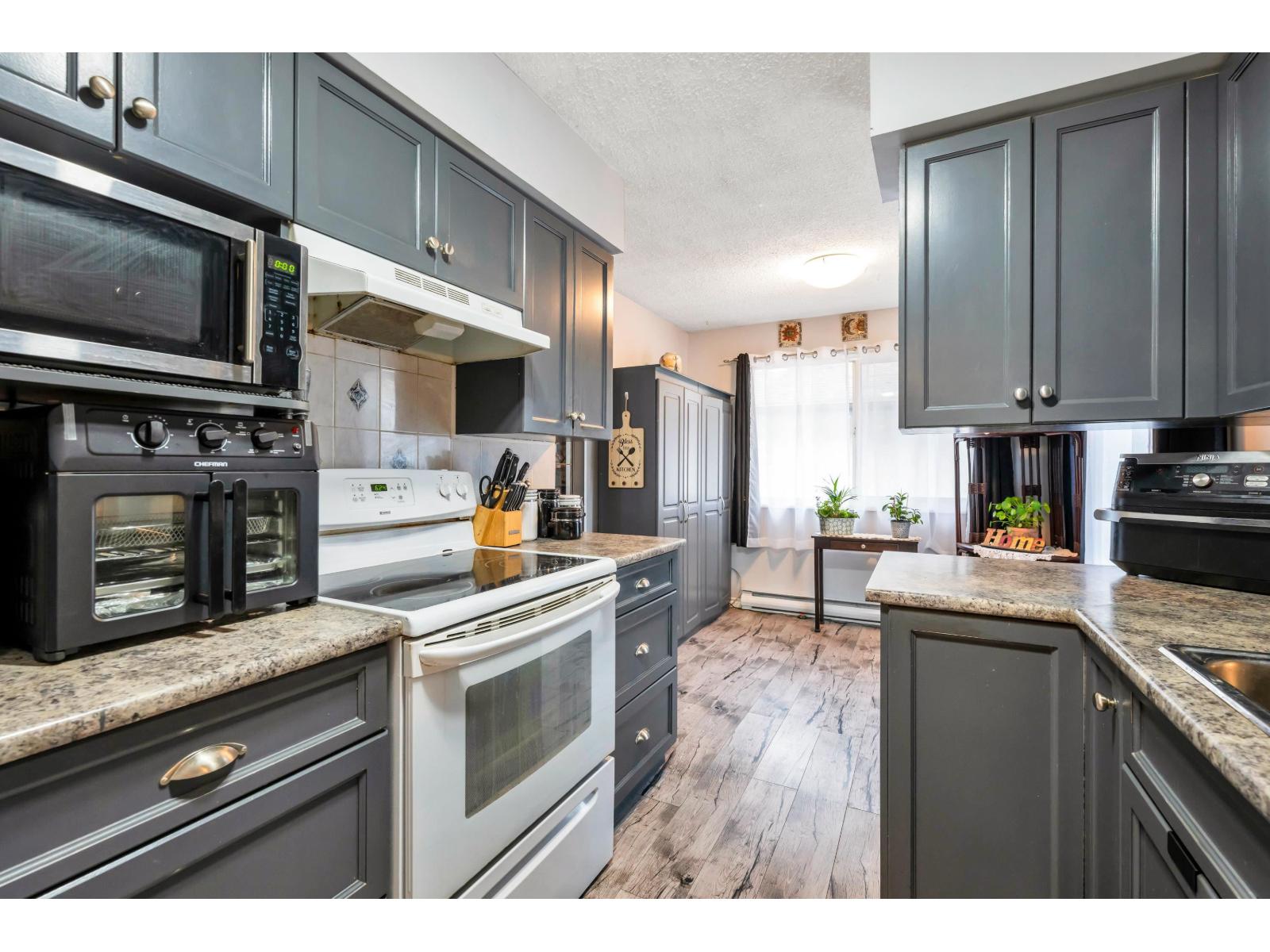 Photo 12 of 31544 Sunnyside Crescent, Abbotsford BC