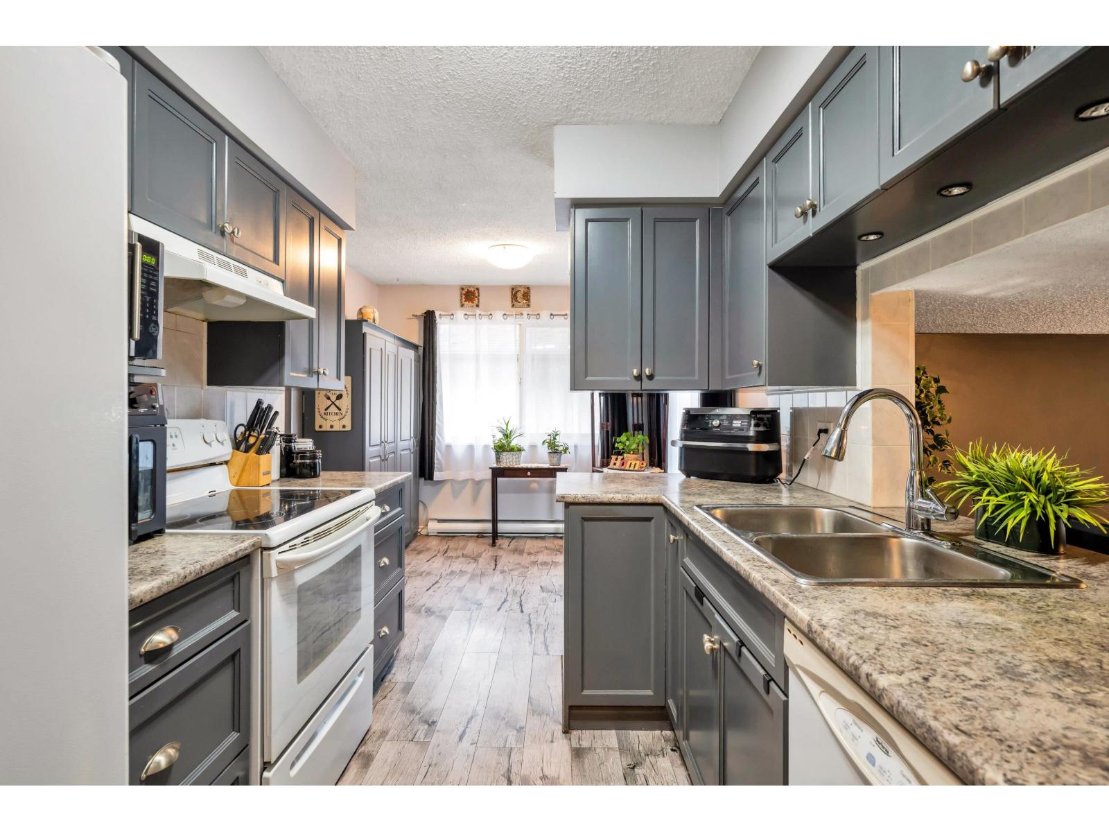 Photo 10 of 31544 Sunnyside Crescent, Abbotsford BC