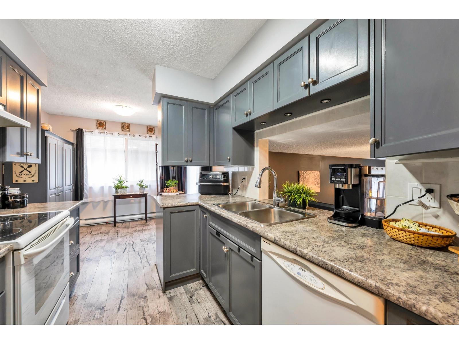 Photo 11 of 31544 Sunnyside Crescent, Abbotsford BC