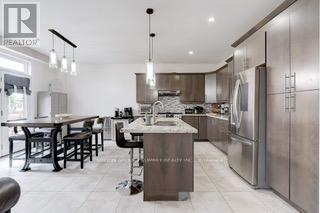 Photo 11 of 12 Mitten Court, Hamilton ON