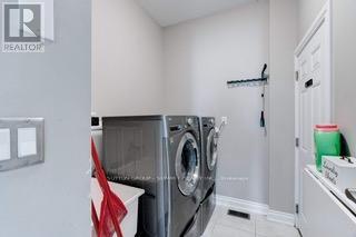 Photo 3 of 12 Mitten Court, Hamilton ON