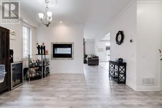 Photo 5 of 12 Mitten Court, Hamilton ON