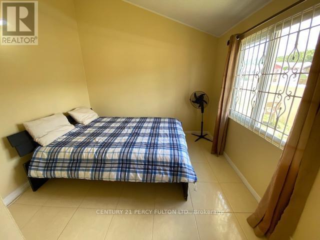 2 MOLTAN CLOSE E - 18