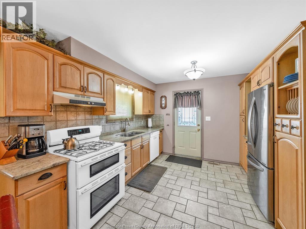 Photo 9 of 464 Walnut Drive, Amherstburg ON