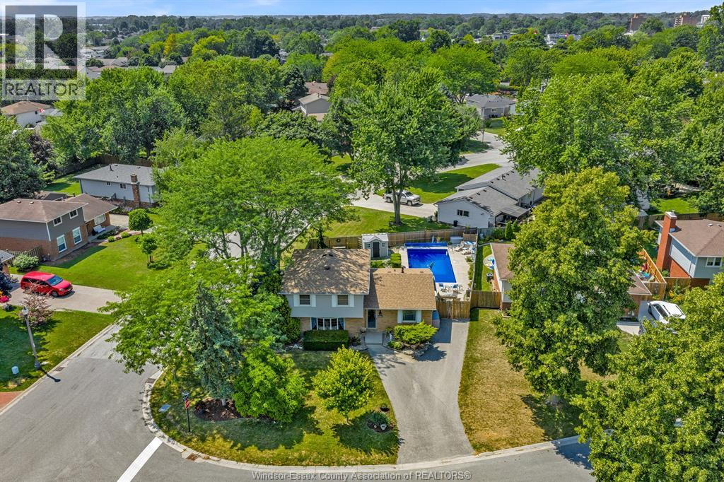 Photo 2 of 464 Walnut Drive, Amherstburg ON