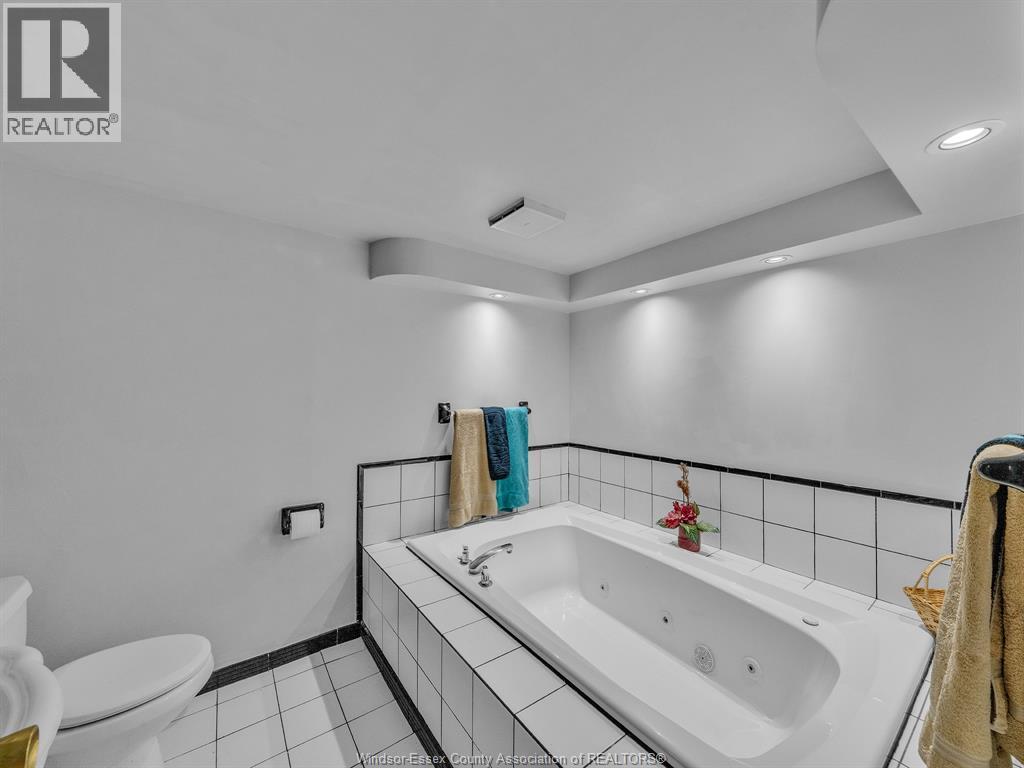 Photo 20 of 464 Walnut Drive, Amherstburg ON