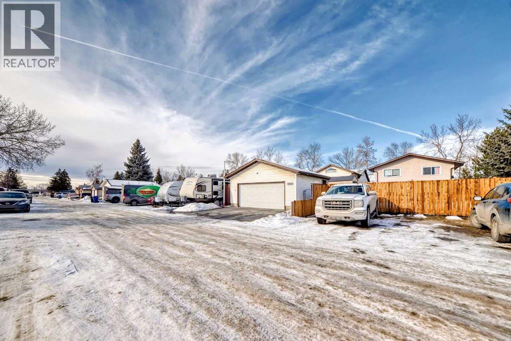 Single Family House Bi-level for Sale in  A Avenue SE Dover Calgary 