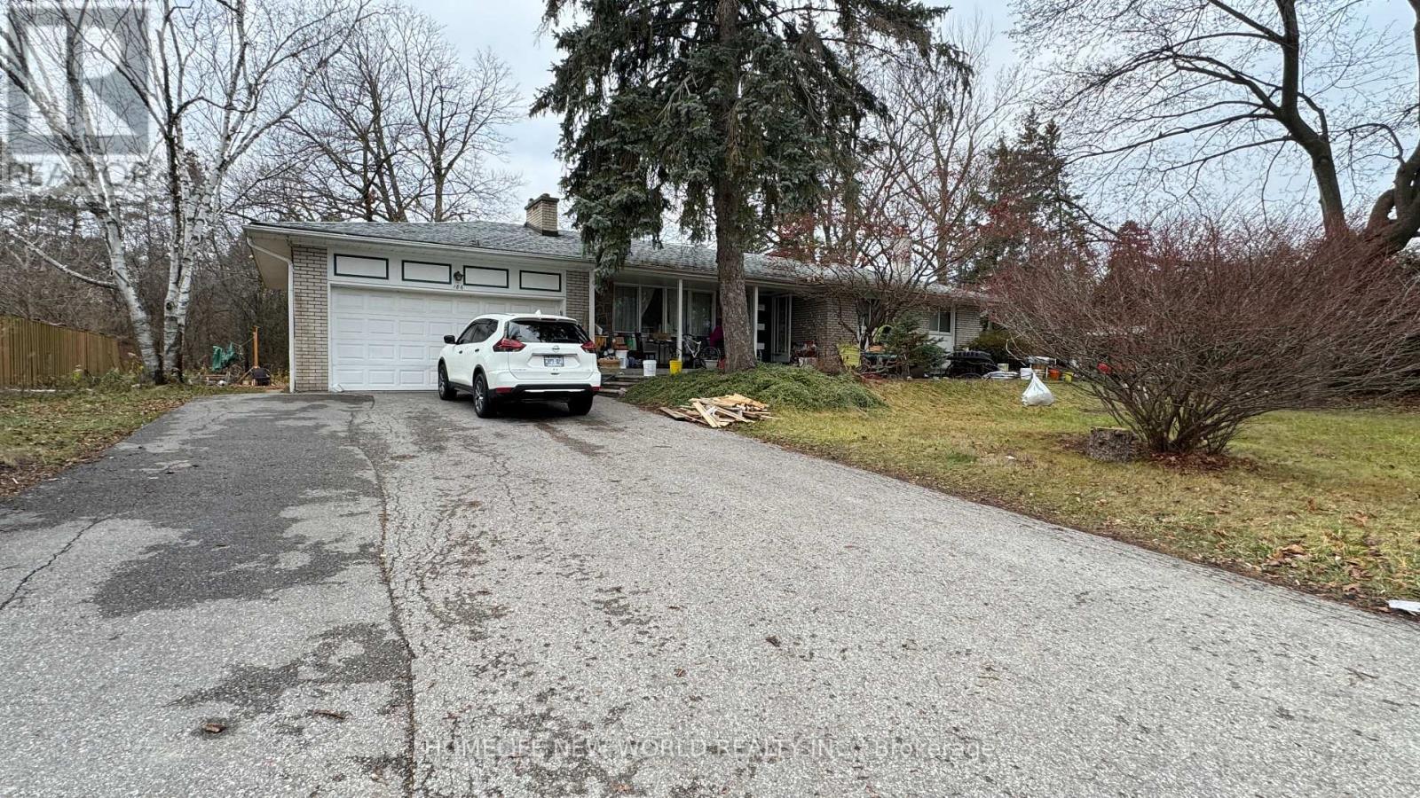 Photo 3 of 186 Henderson Avenue, Markham ON