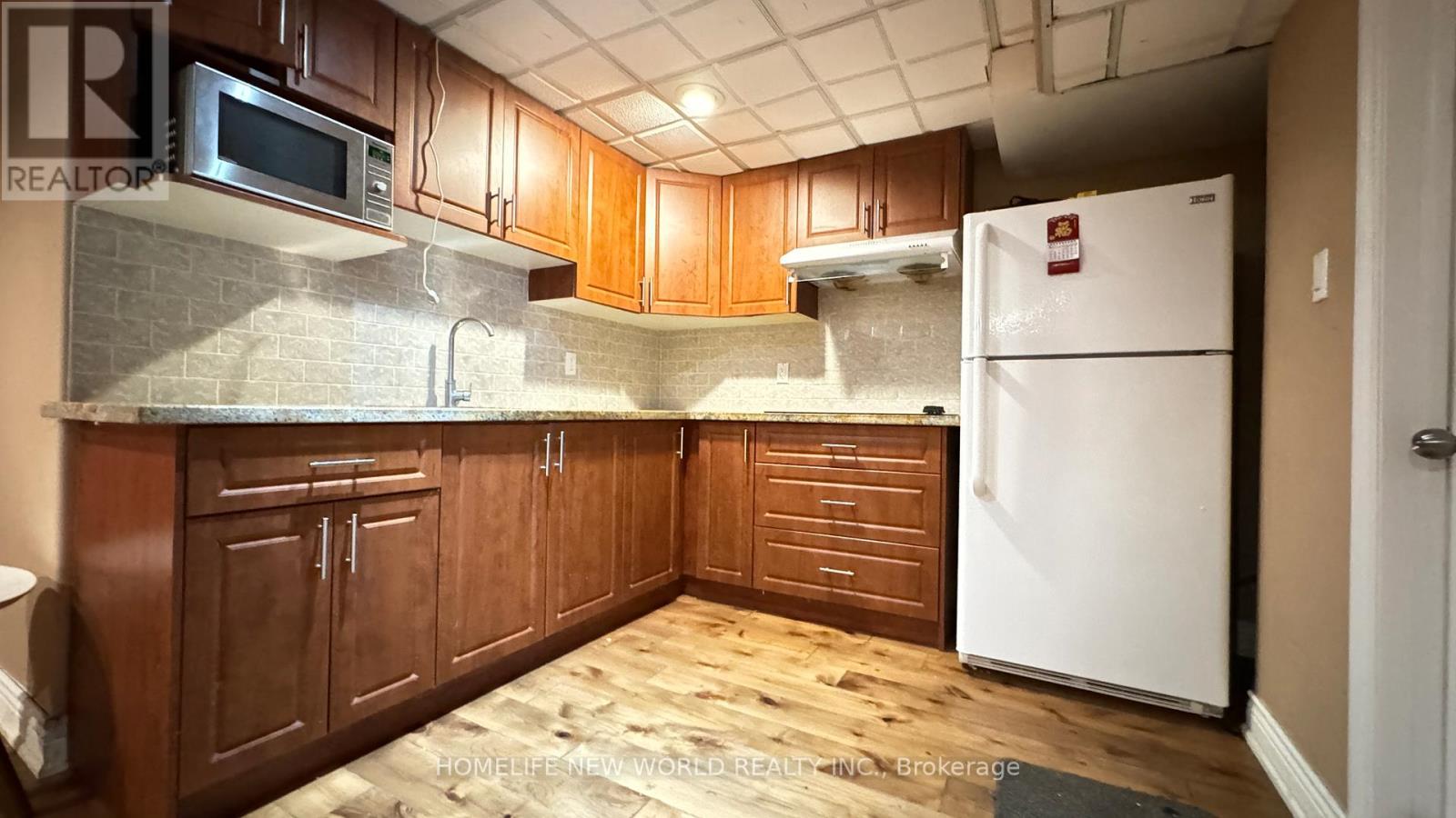 Photo 5 of 186 Henderson Avenue, Markham ON