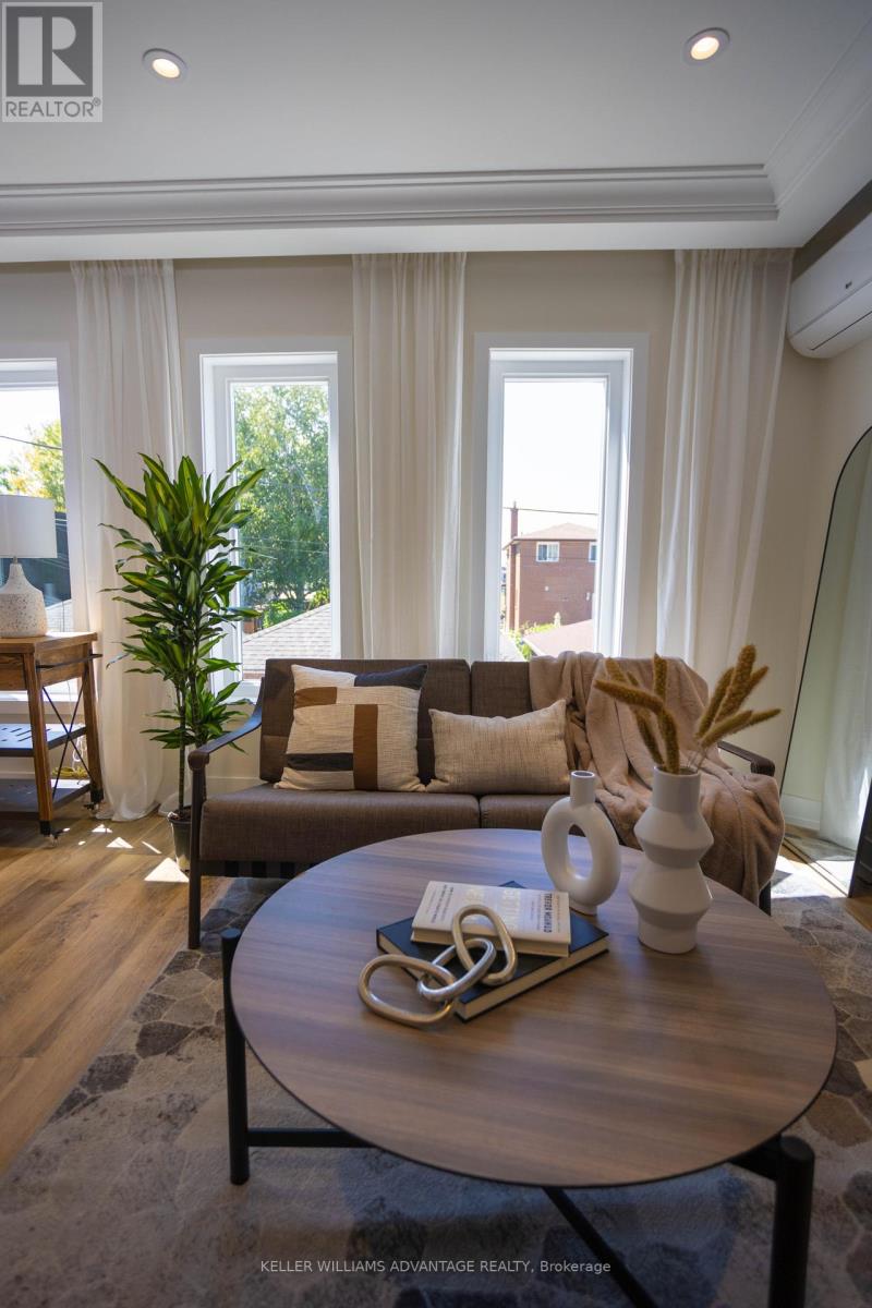 Photo 2 of Unit 4 50 Castleton Avenue, Toronto ON