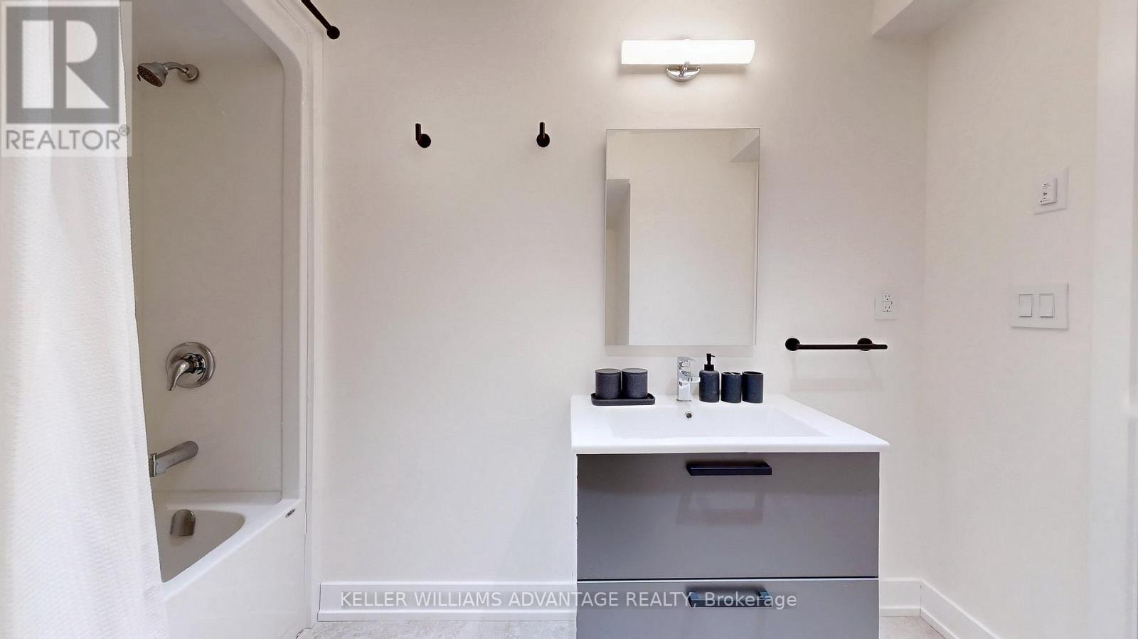 Photo 6 of Unit 5 50 Castleton Avenue, Toronto ON
