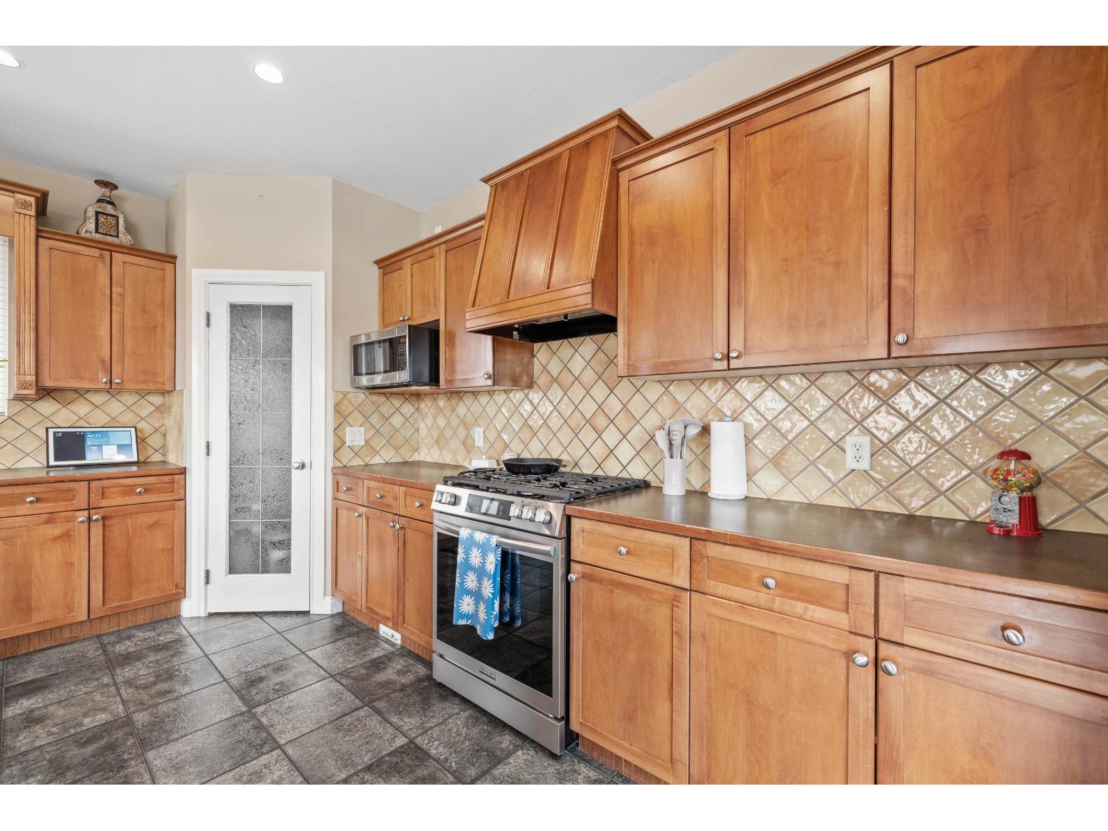 Photo 11 of 8540 Doerksen Drive, Mission BC