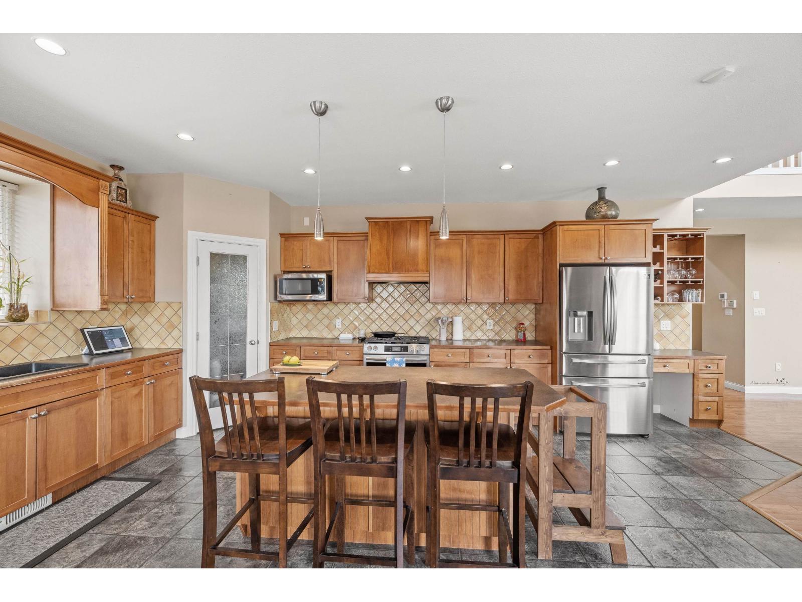 Photo 10 of 8540 Doerksen Drive, Mission BC