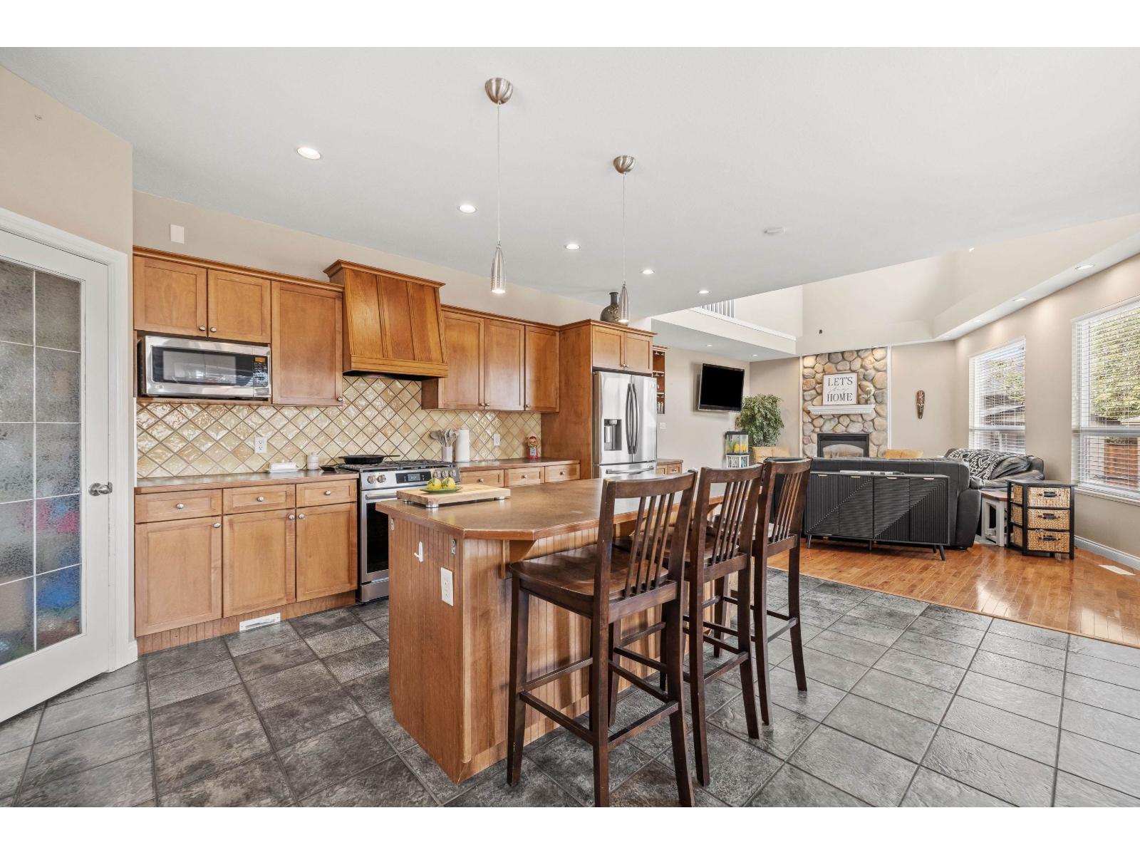 Photo 9 of 8540 Doerksen Drive, Mission BC