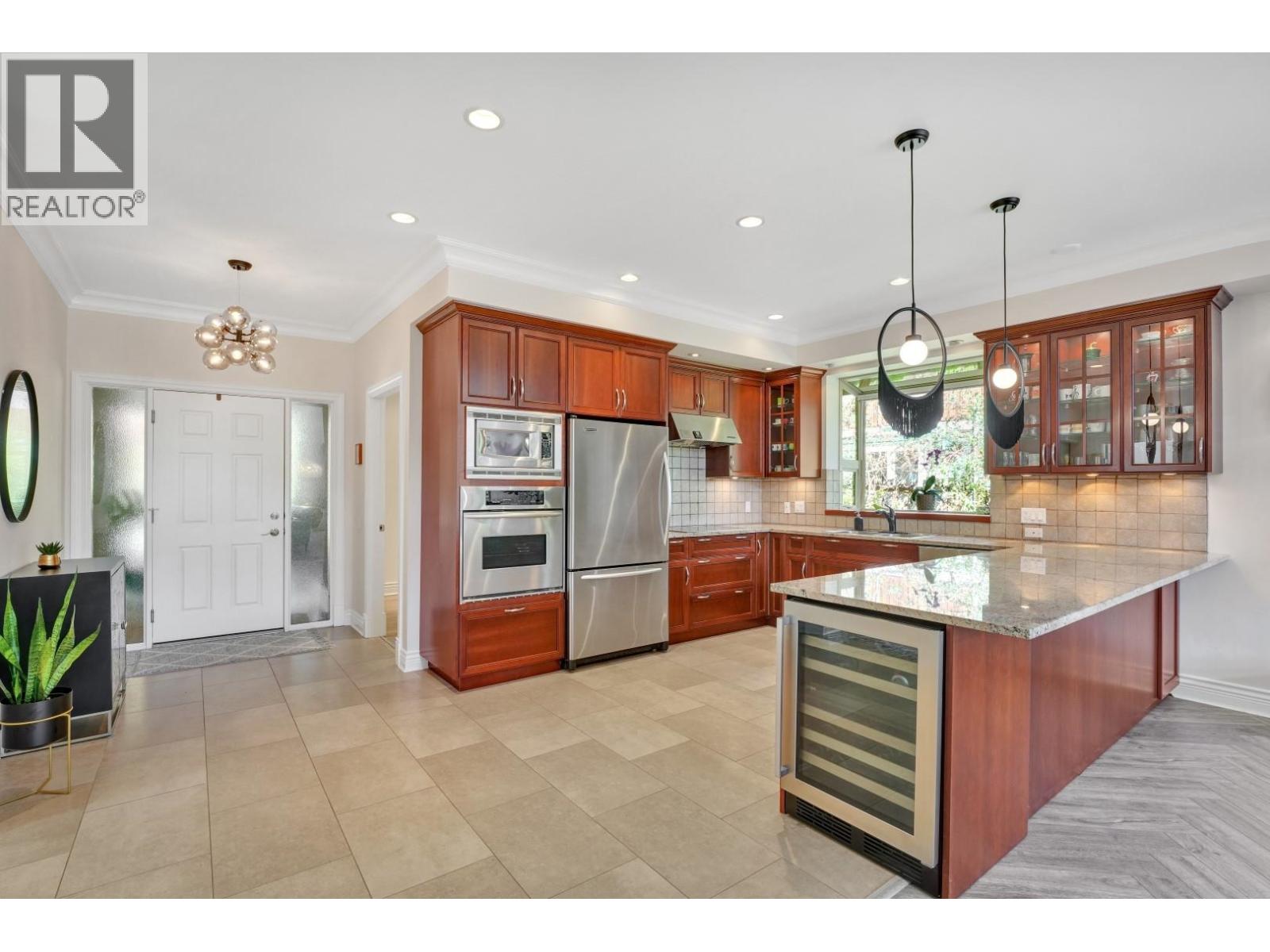 Photo 8 of 1321 Hillcrest Road, Bowen Island BC