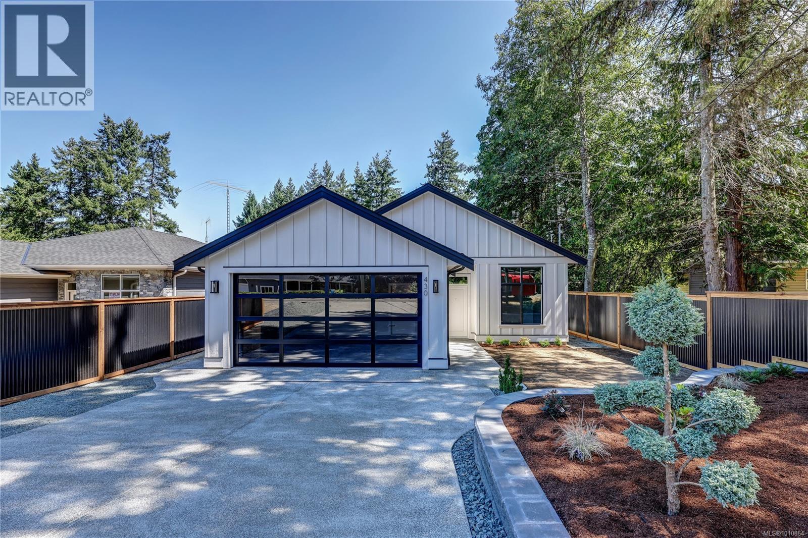 Photo 2 of 430 Craig St, Parksville BC