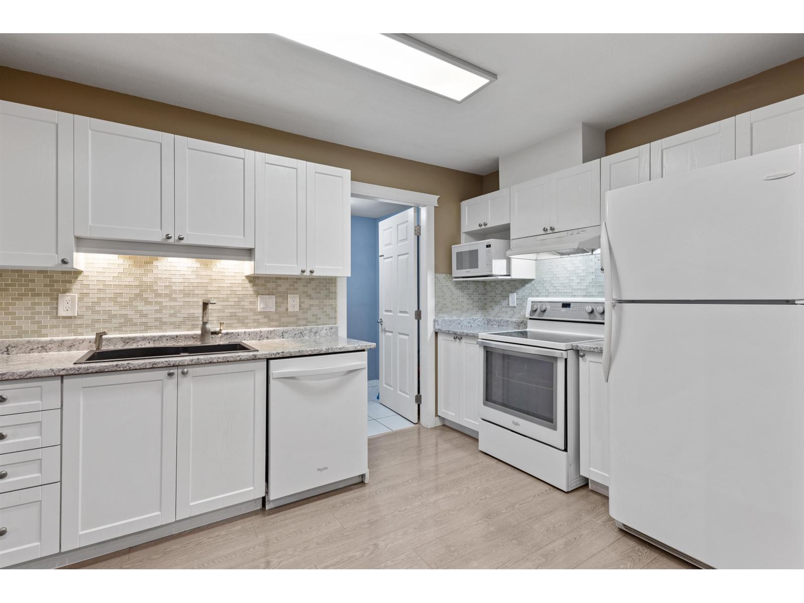 Photo 17 of 206 2526 Lakeview Crescent, Abbotsford BC