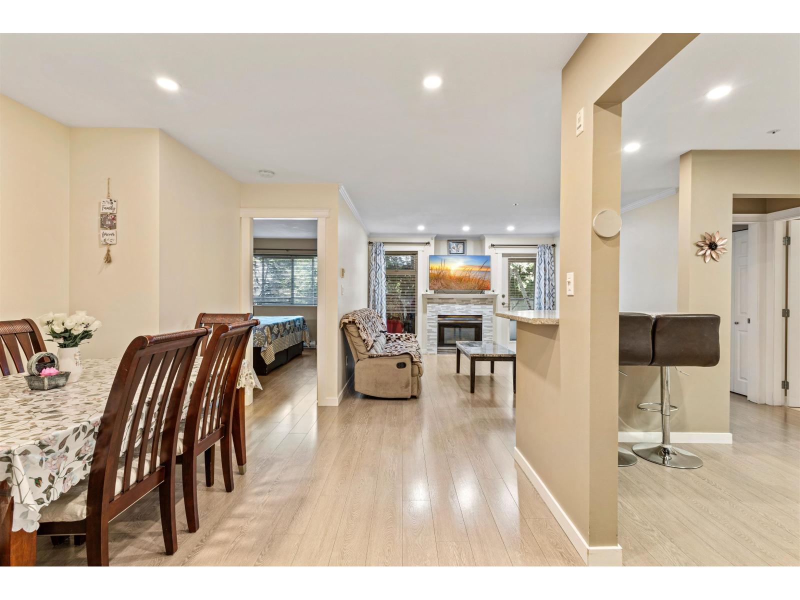 Photo 15 of 206 2526 Lakeview Crescent, Abbotsford BC