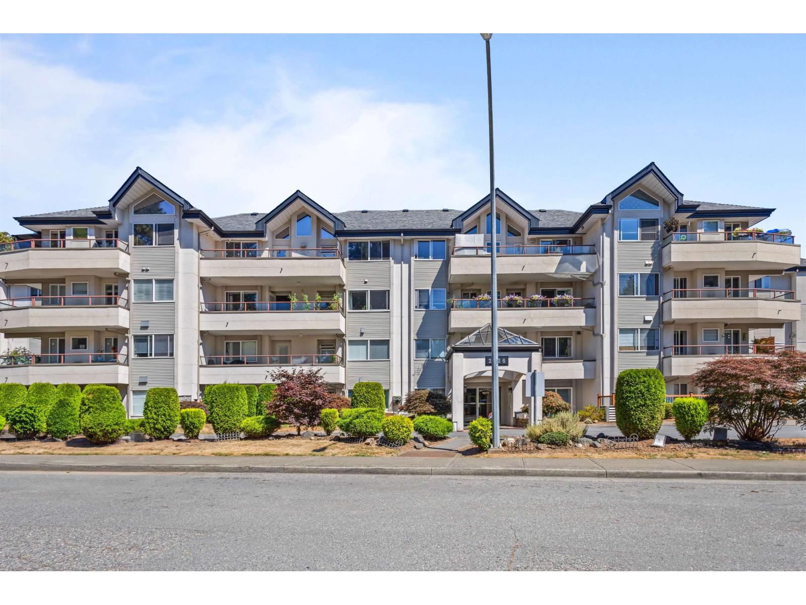 Photo 1 of 206 2526 Lakeview Crescent, Abbotsford BC