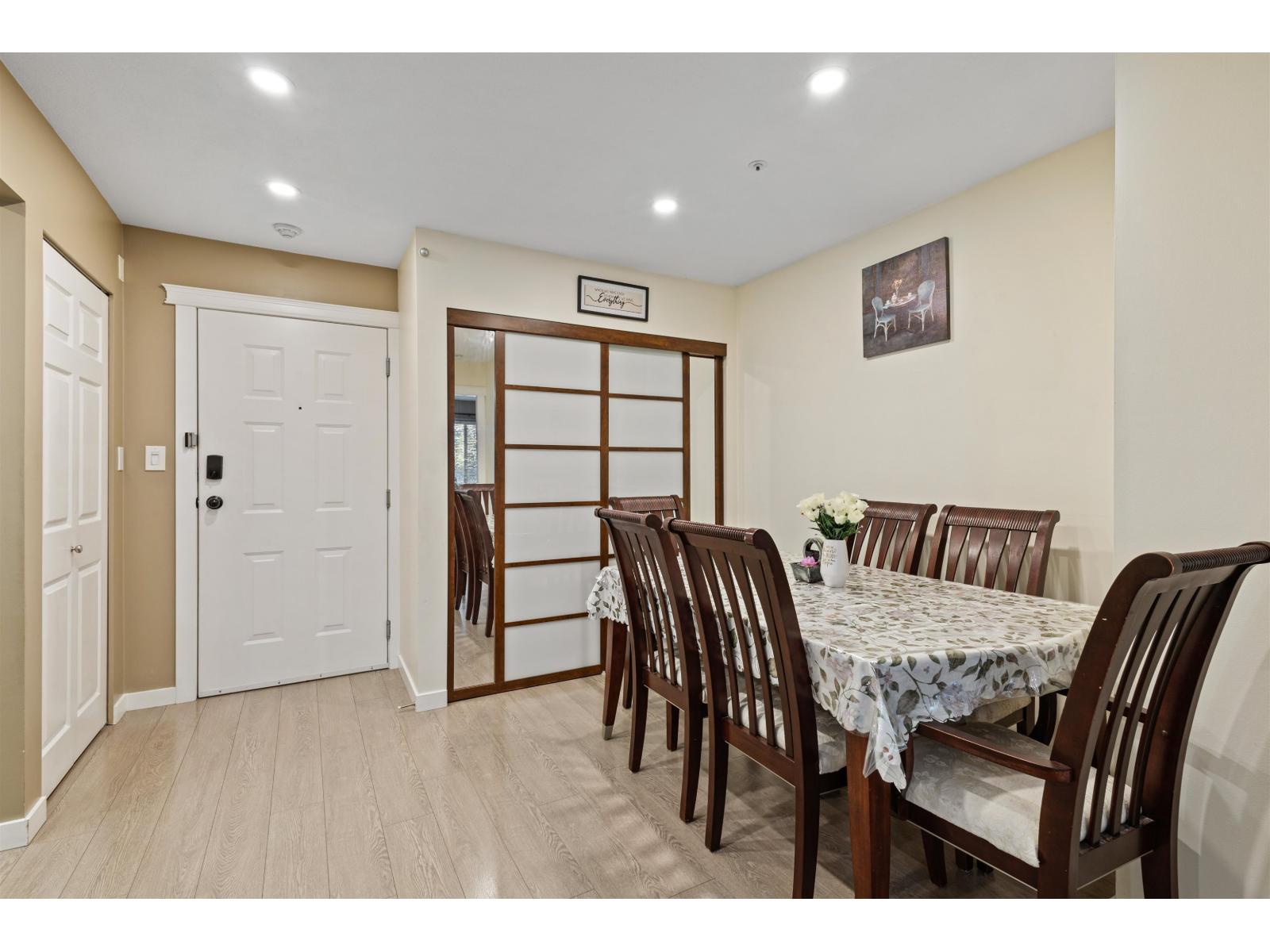 Photo 14 of 206 2526 Lakeview Crescent, Abbotsford BC