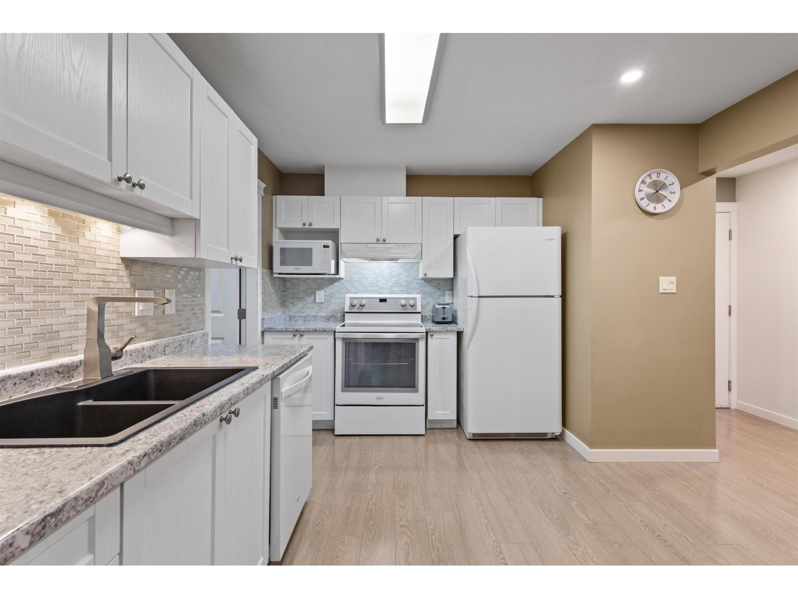 Photo 18 of 206 2526 Lakeview Crescent, Abbotsford BC