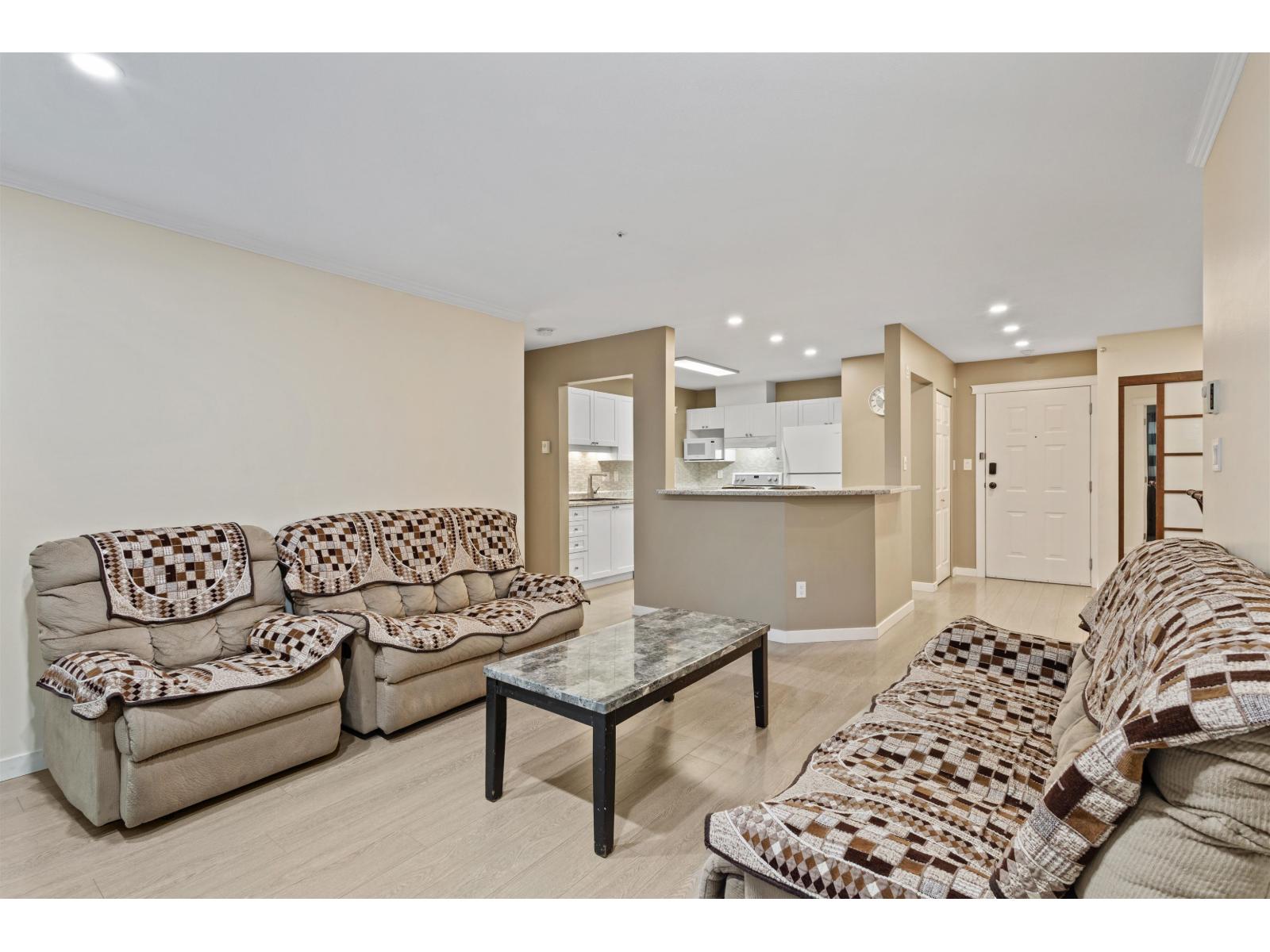 Photo 13 of 206 2526 Lakeview Crescent, Abbotsford BC