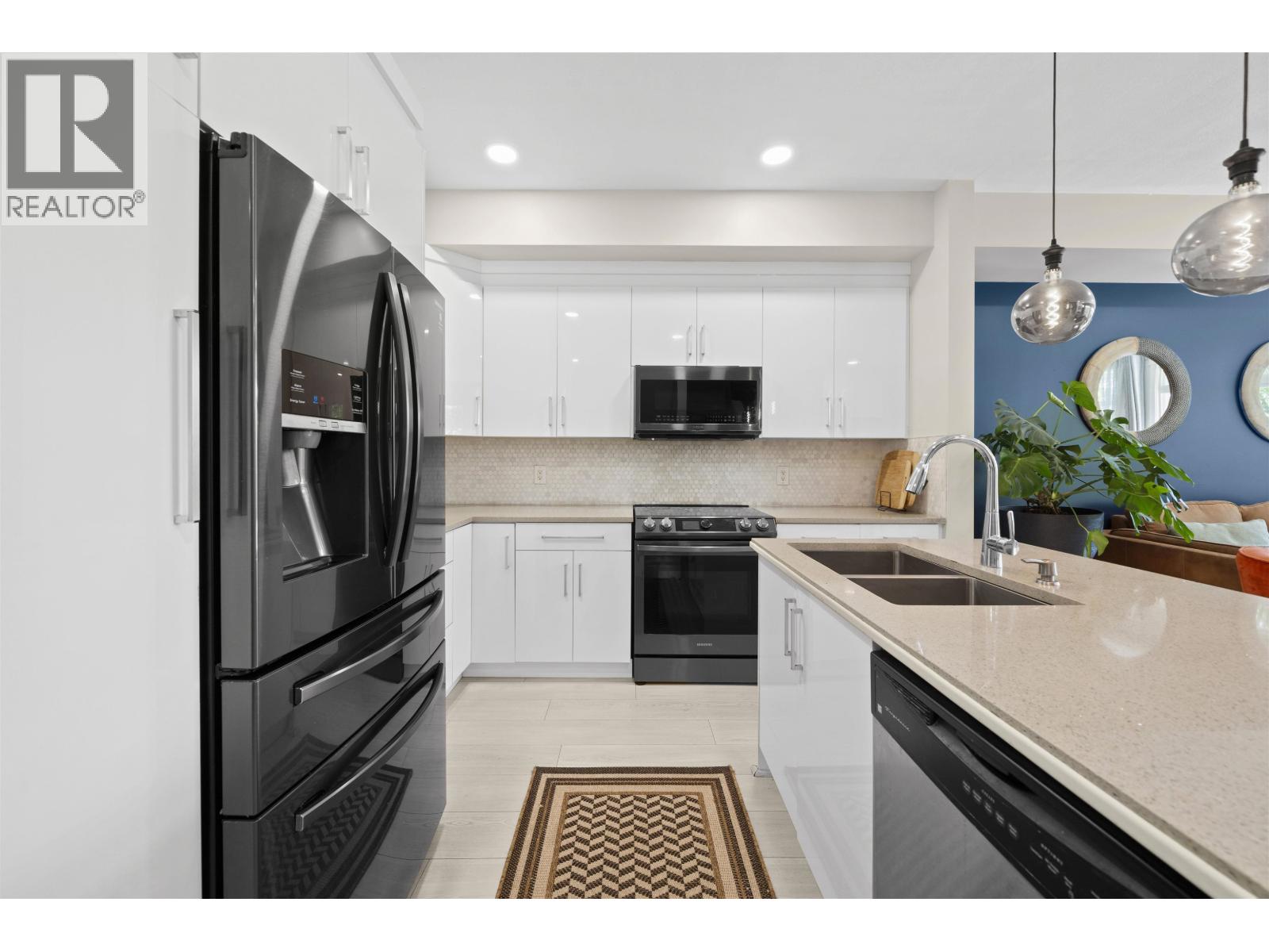 Photo 3 of 2 11282 Cottonwood Drive, Maple Ridge BC