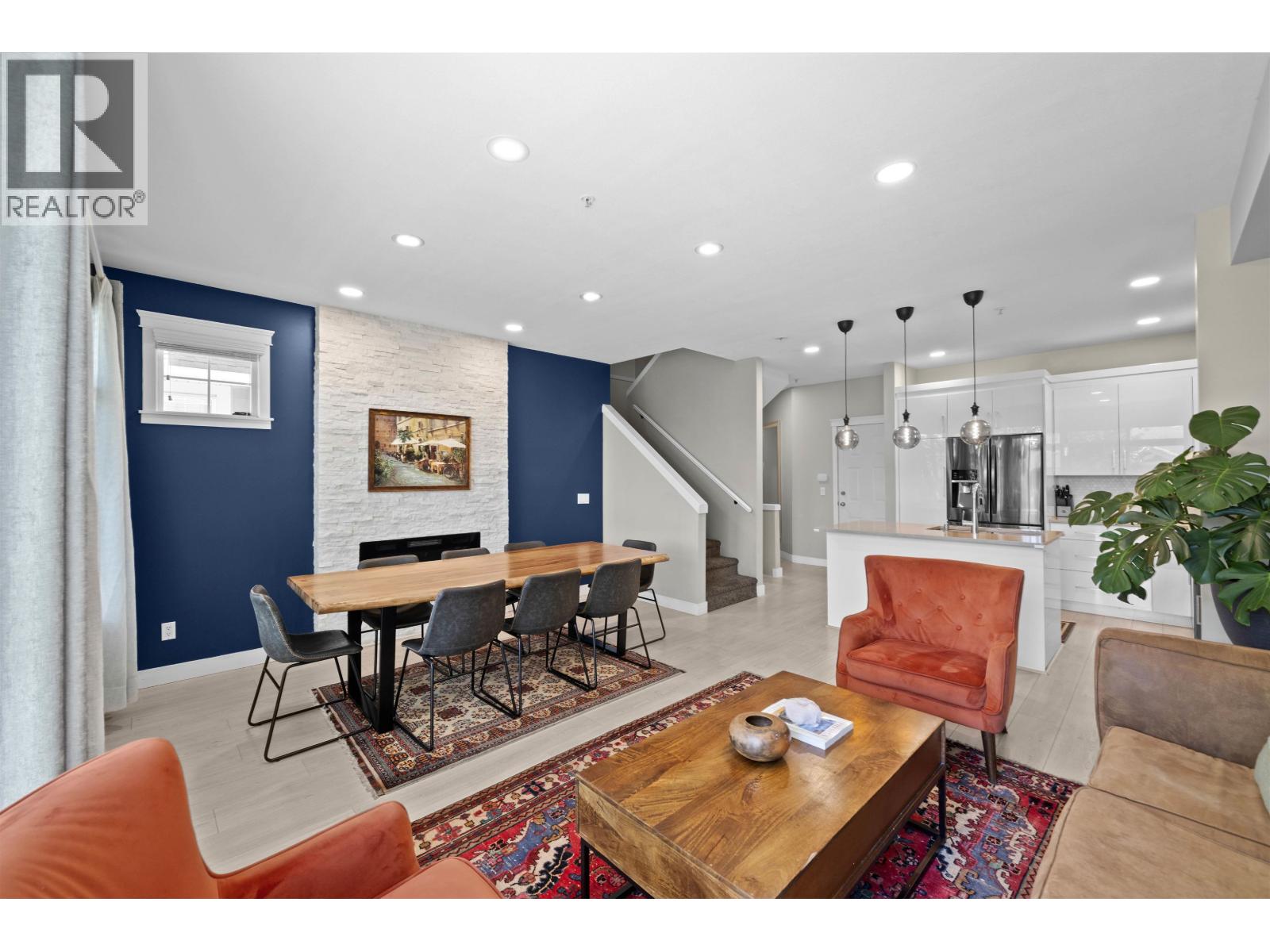 Photo 1 of 2 11282 Cottonwood Drive, Maple Ridge BC