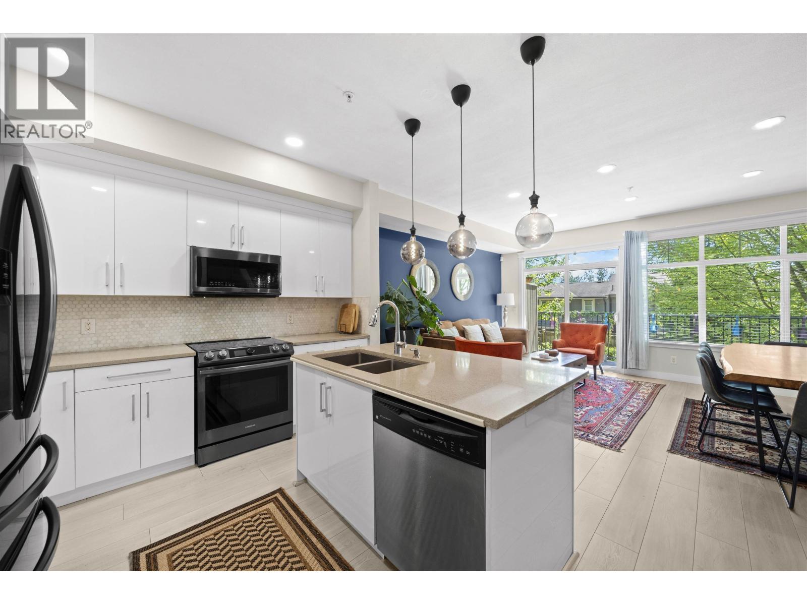 Photo 4 of 2 11282 Cottonwood Drive, Maple Ridge BC