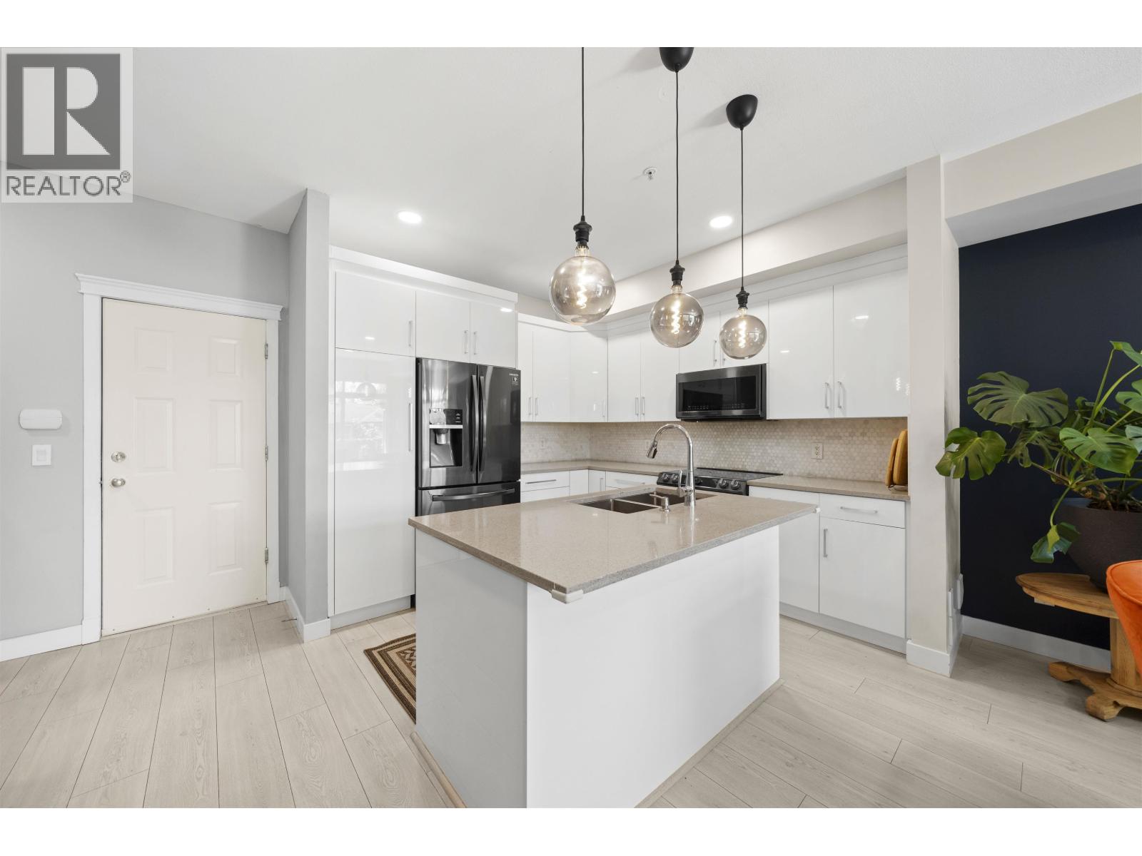 Photo 5 of 2 11282 Cottonwood Drive, Maple Ridge BC