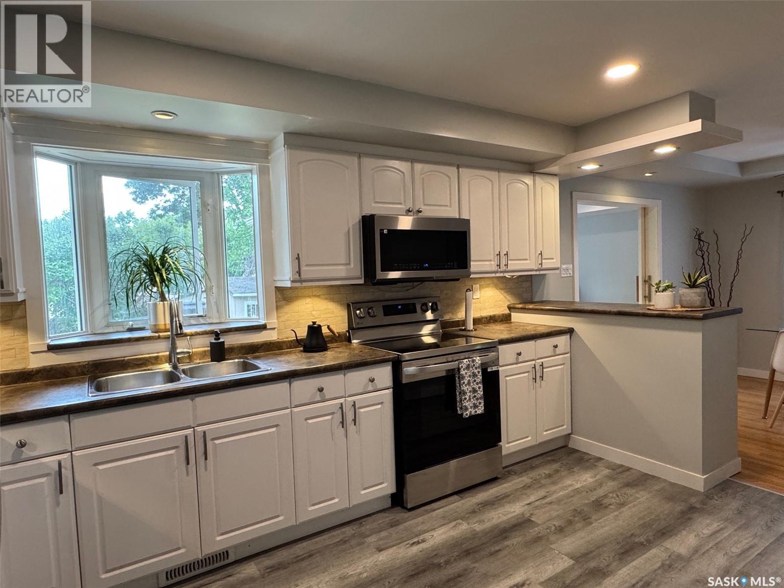 Photo 10 of 3107 7th Avenue E, Regina SK