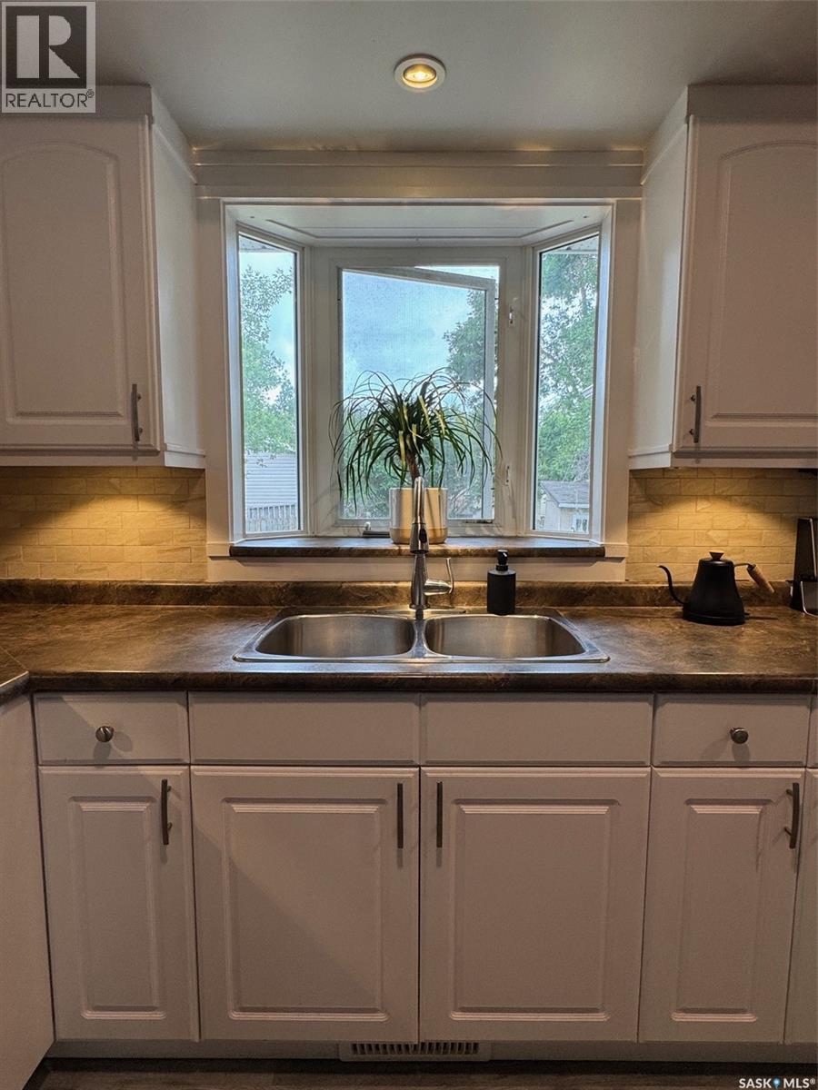 Photo 13 of 3107 7th Avenue E, Regina SK